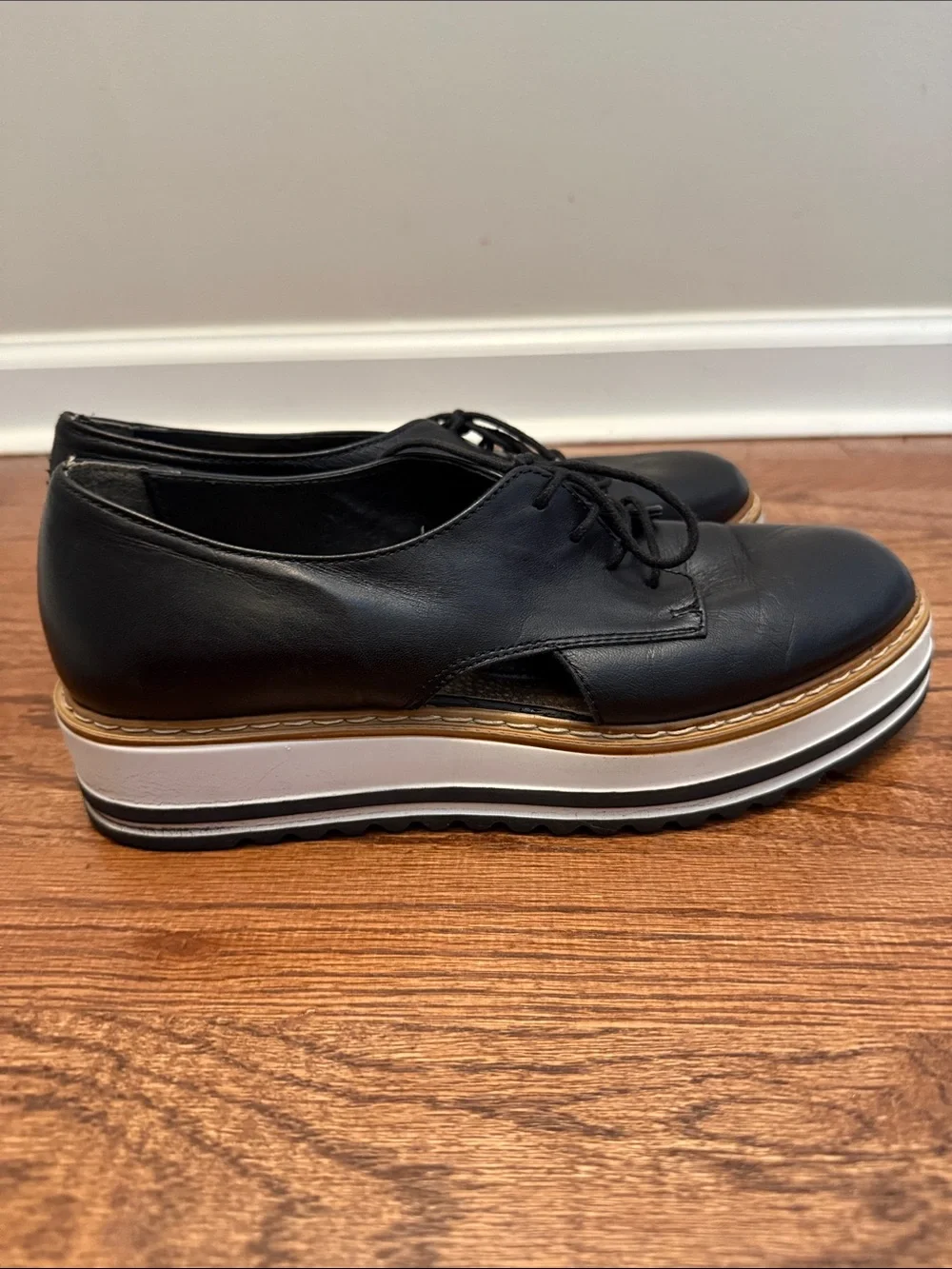 Summit By White Mountain Brody Platform Oxford in Black Italian Leather